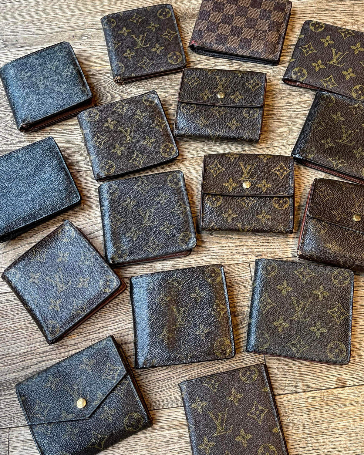Louis Vuitton Mystery box - SARUGENERAL