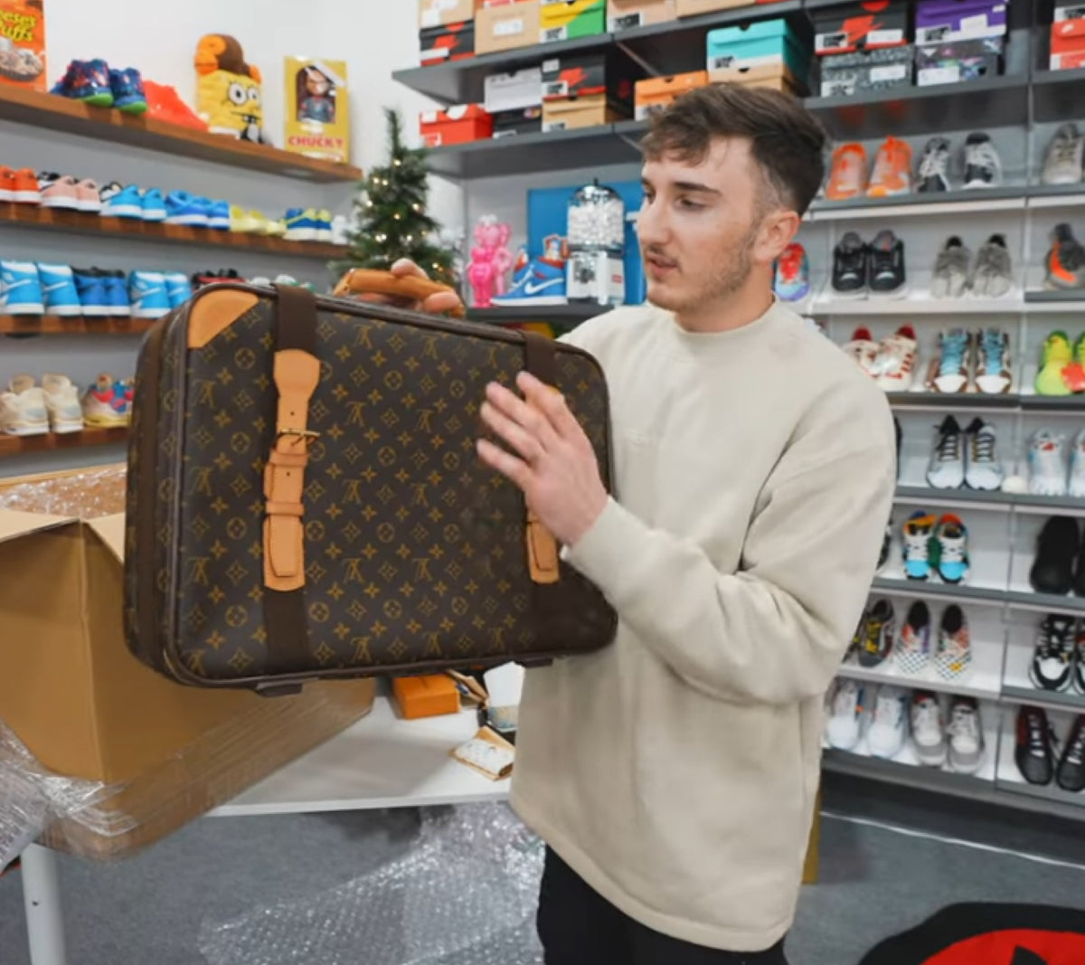 Louis Vuitton Mystery box - SARUGENERAL