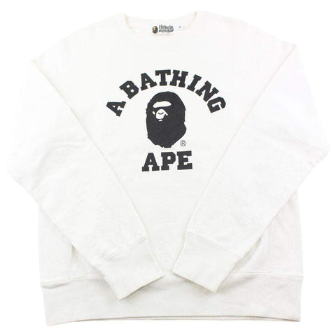 col rond noir avec logo universitaire Bape blanc