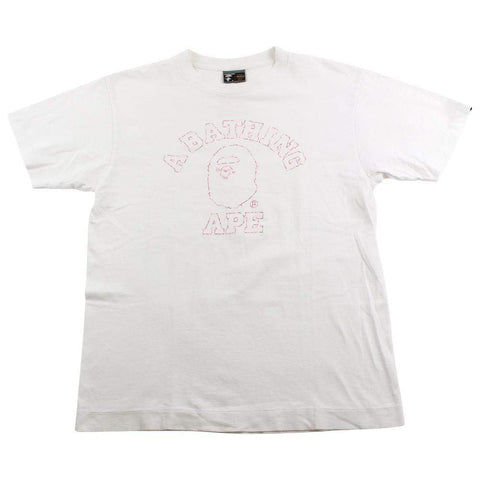 T-shirt Bape ABC rose camouflage avec logo universitaire blanc