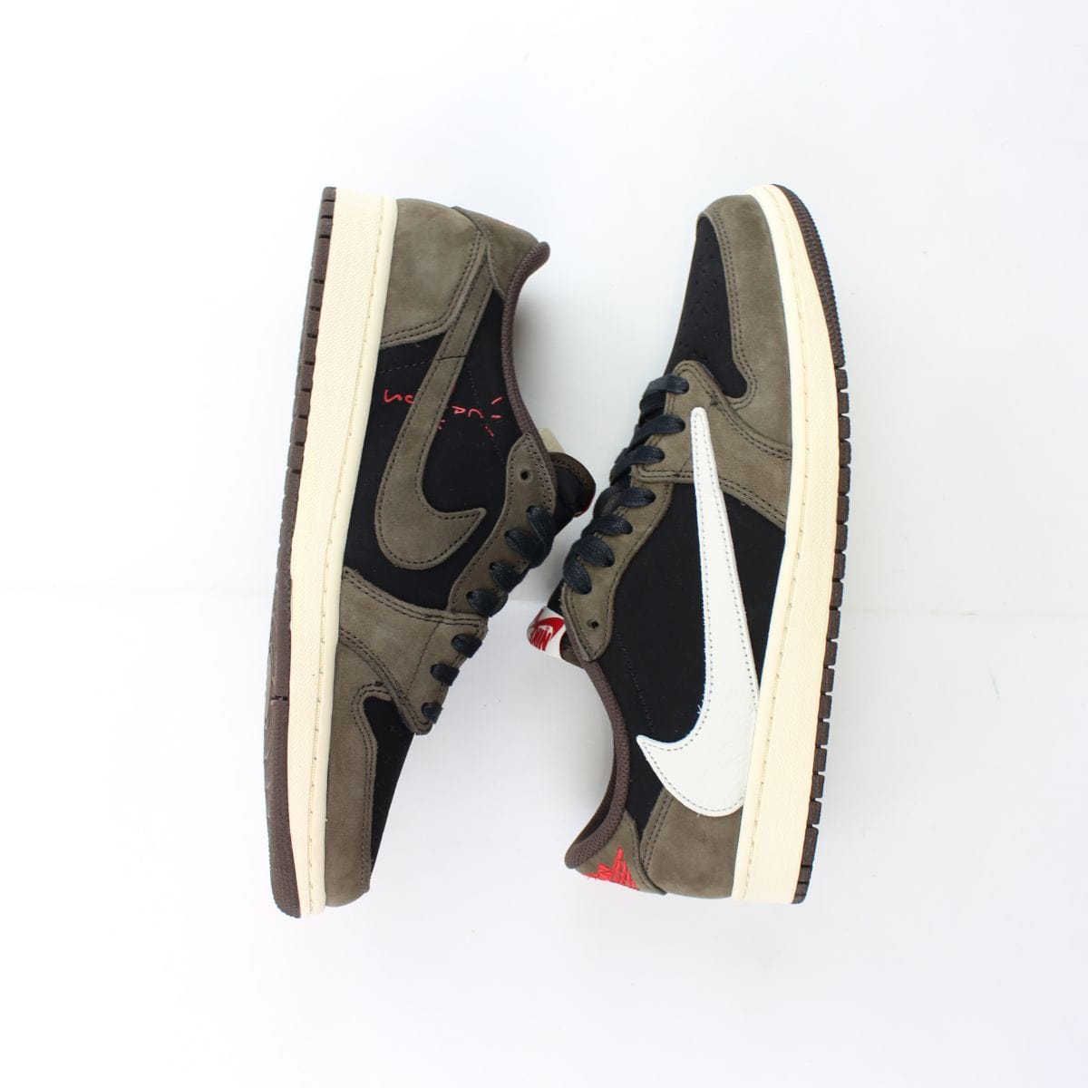 Nike x Travis Scott Jordan 1 low - SaruGeneral