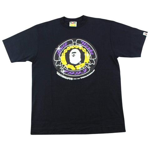 T-shirt Bape Ape avec logo jaune et violet et texte circulaire noir