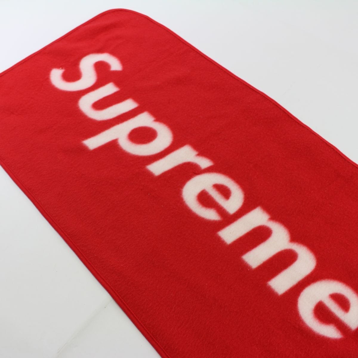 Supreme Logo Fleece Blanket - SaruGeneral